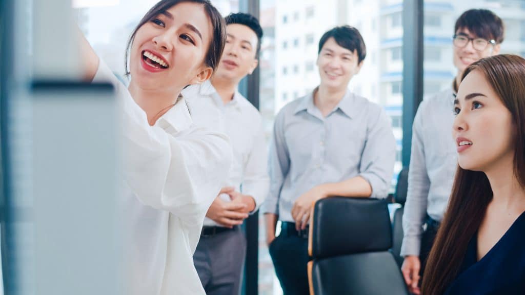 asia businessmen businesswomen meeting brainstorming ideas conducting business presentation project colleagues working together plan success strategy enjoy teamwork small modern office